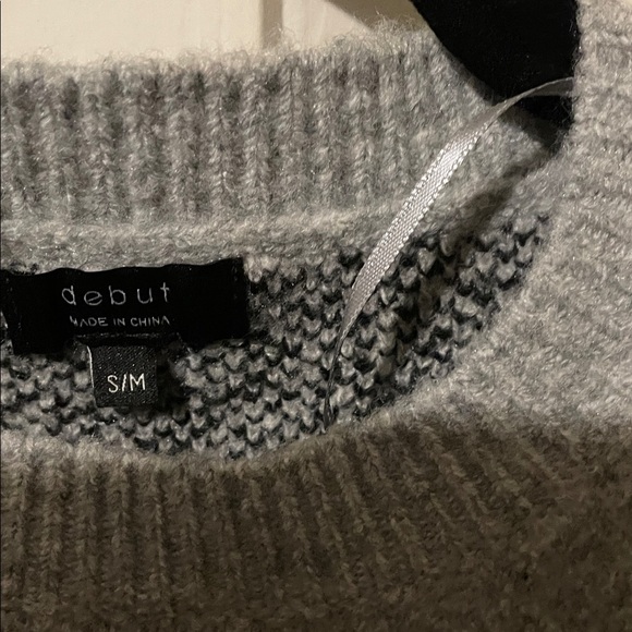 Debut Gray Sweater with Penguin Design - Picture 3 of 6